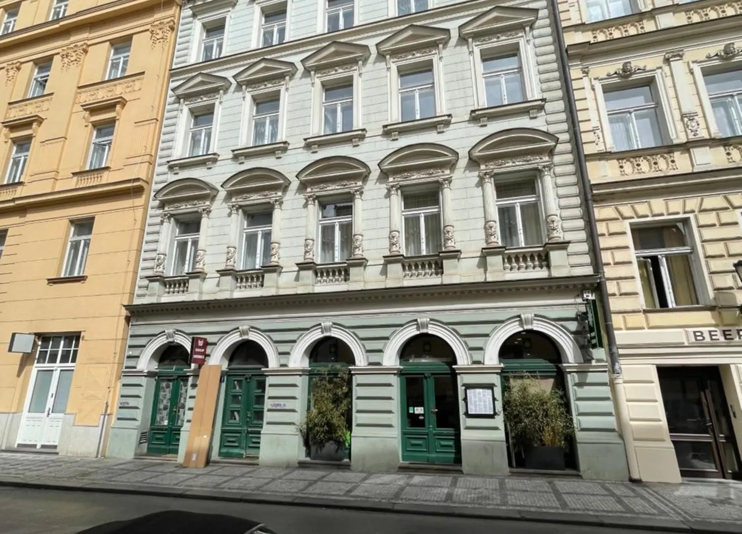 Apartment Under The Bells Of Tyn Church Prag